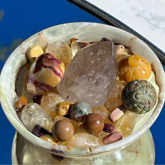 Smoky Quartz point, Mookite Jasper Heart, Green & Yellow Acorns, Onyx Bowl - Picture 8 of 17